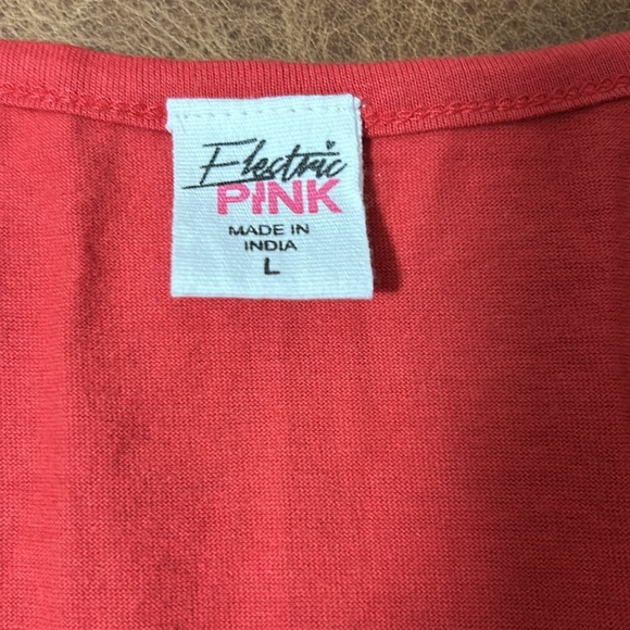 NWT Electric Pink Women’s “I 🩷 AMERICA Tank Top with Fringe around sides of top - Picture 6 of 8